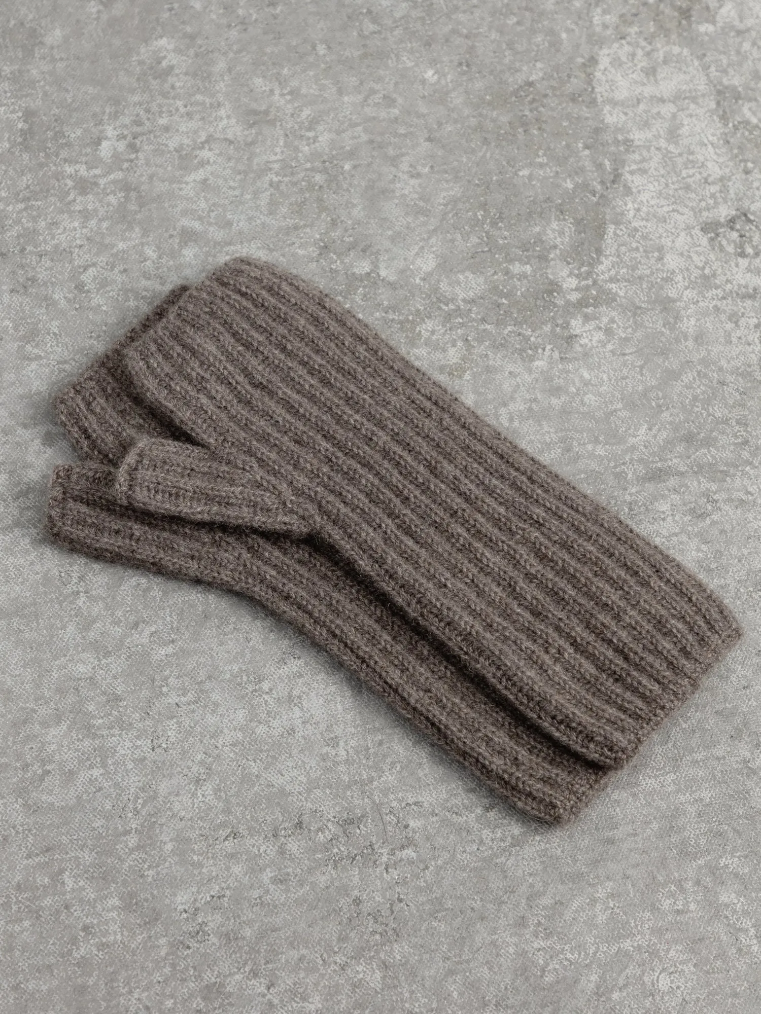 The Cashmere Wrist Warmers - Dark Taupe