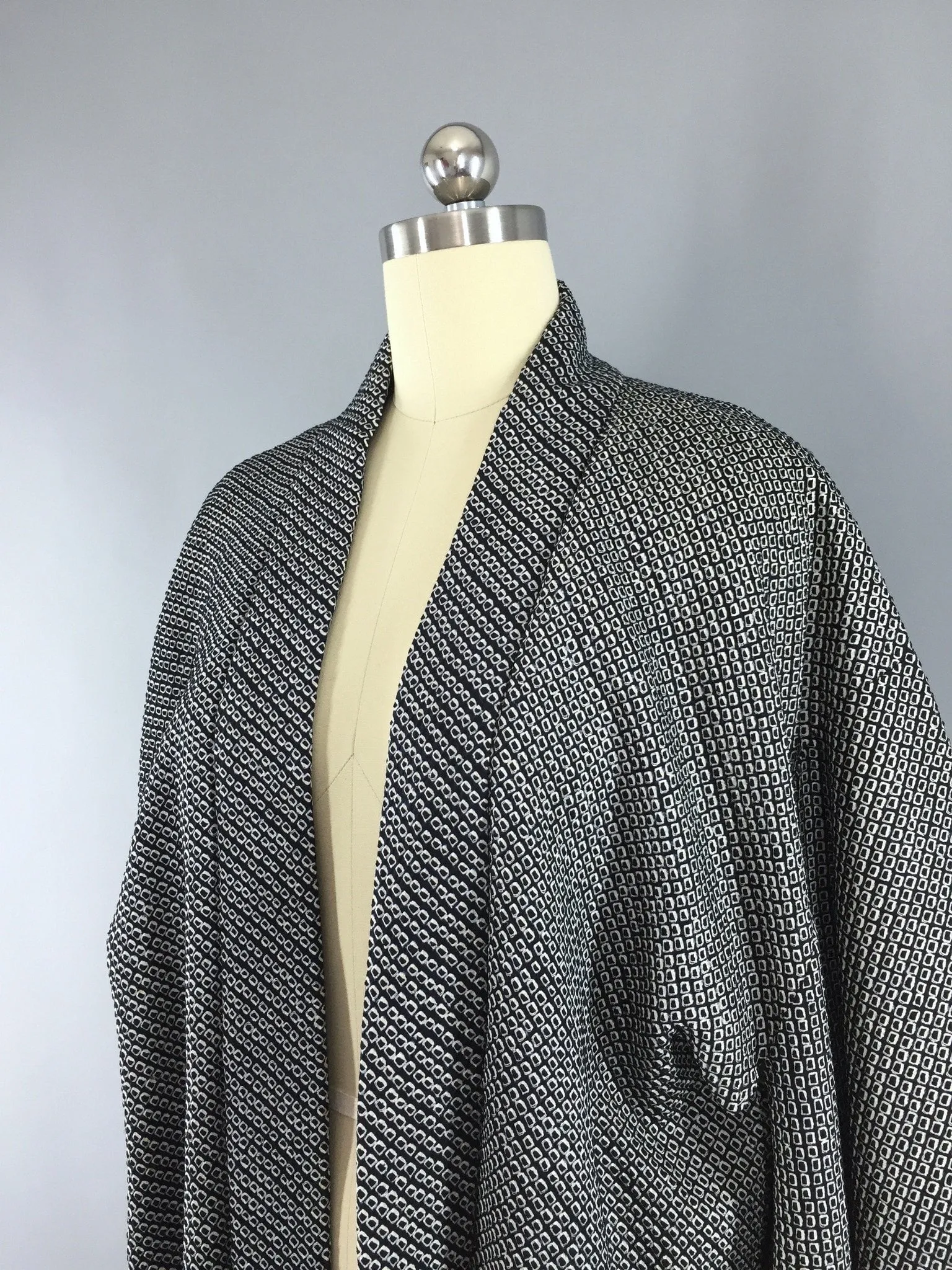 Vintage 1960s Silk Kimono Jacket Haori Cardigan Black & White Shibori